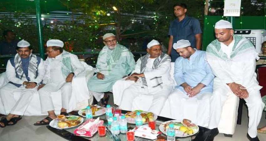 बिहार में BJP को लगेगा झटका! तेजस्वी के इफ्तार में नीतीश के पहुंचने से कयासबाजी तेज बिहार में BJP को लगेगा झटका! तेजस्वी के इफ्तार में नीतीश के पहुंचने से कयासबाजी तेज